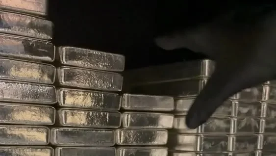 Efek Domino Konflik Timur Tengah: Mengapa Harga Perak Melompat Tinggi?