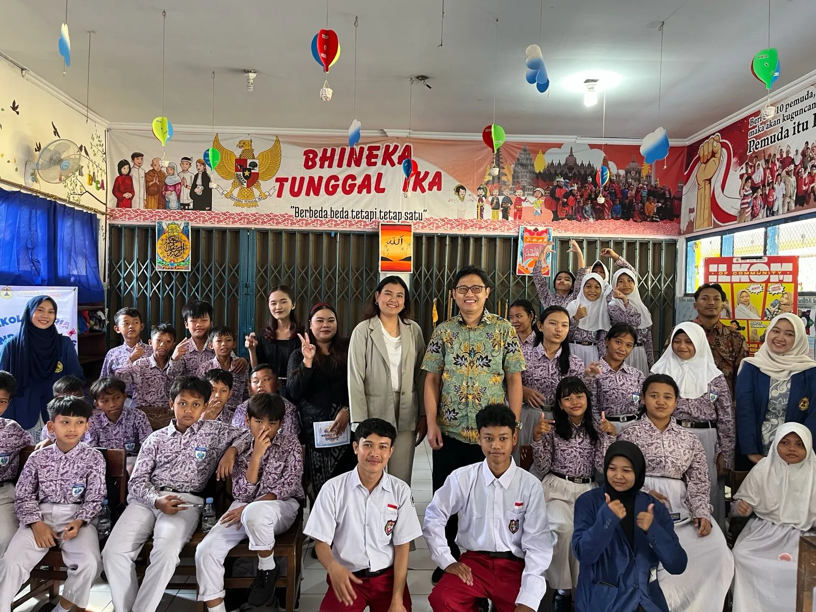 Sahabat Selamanya! Mahasiswa Ilkom USM Kampanyekan “Sekolah Ceria Tanpa Bullying” di SDN Muktiharjo Kidul 04 Sahabat Selamanya! Mahasiswa Ilkom USM Kampanyekan “Sekolah Ceria Tanpa Bullying” di SDN Muktiharjo Kidul 04