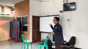 Mahasiswa KKN USM Sosialisasikan Hukum Digital, Ajak Remaja RW 3 Purwoyoso Cerdas Bermedia Sosial