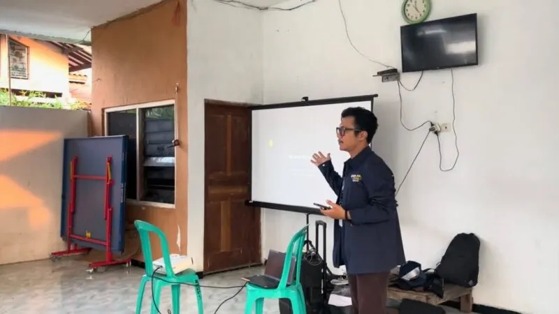 <span class="title-text">Mahasiswa KKN USM Sosialisasikan Hukum Digital, Ajak Remaja RW 3 Purwoyoso Cerdas Bermedia Sosial</span>