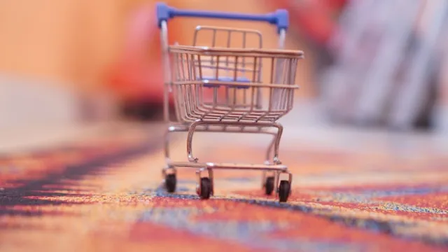 Bukan Cuma Lapar Mata, Ini Penjelasan Psikologi Kenapa Gen Z Punya Standar Tinggi Pas Belanja