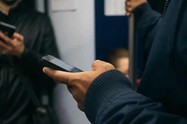 Ketika Algoritma Menentukan Apa yang Kita Percaya, Perkembangan Teknologi Media dan Perubahan Pola Komunikasi Masyarakat