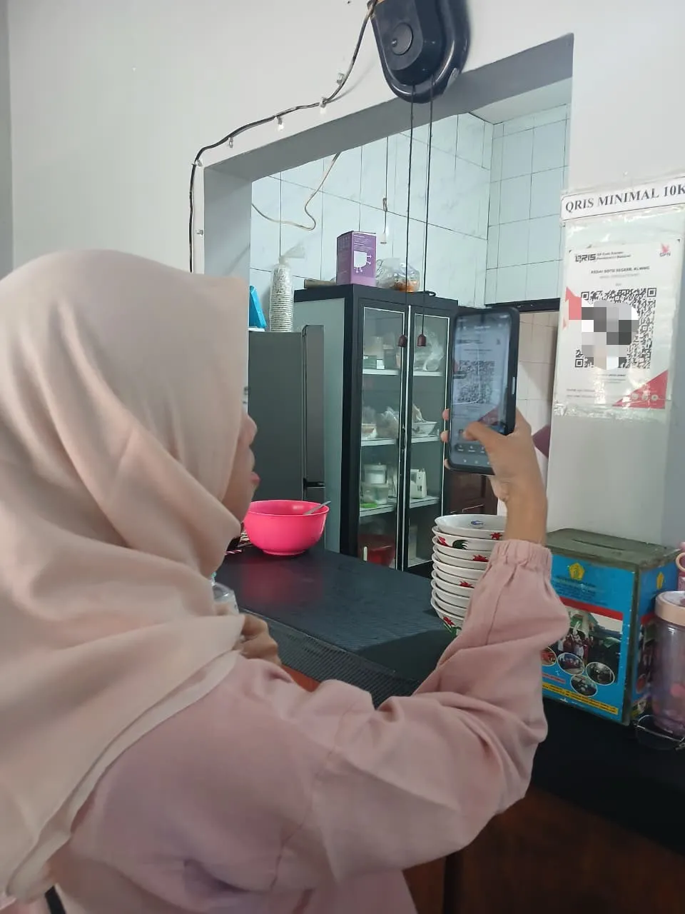 UMKM Go Digital: Bagaimana QRIS mendorong penjualan UMKM di lingkungan UNNES