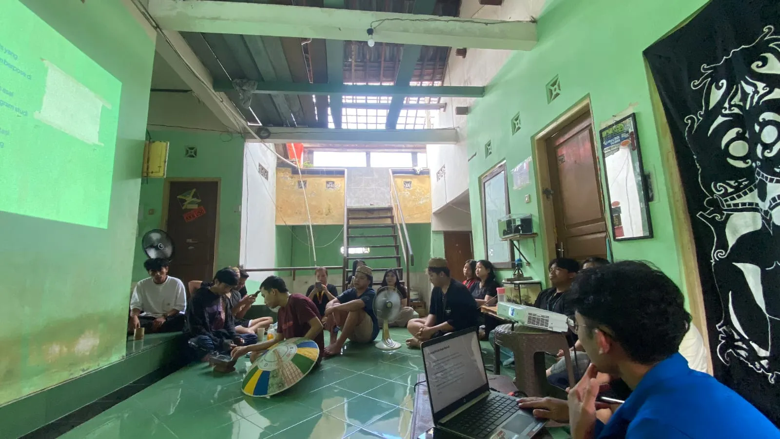 Tingkatkan Literasi Digital, Mahasiswa UMBY Latih Pengelolaan Media Sosial Anggota IMKMU Yogyakarta Tingkatkan Literasi Digital, Mahasiswa UMBY Latih Pengelolaan Media Sosial Anggota IMKMU Yogyakarta