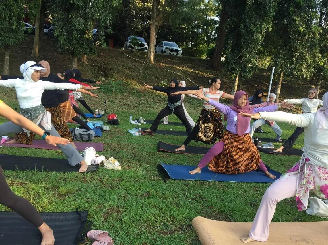 Komunitas Svarna Arkala USM Semarang Gelorakan “Lifestyle Berbudaya” Lewat Yoga Berkain & Mozaik Batik Komunitas Svarna Arkala USM Semarang Gelorakan “Lifestyle Berbudaya” Lewat Yoga Berkain & Mozaik Batik