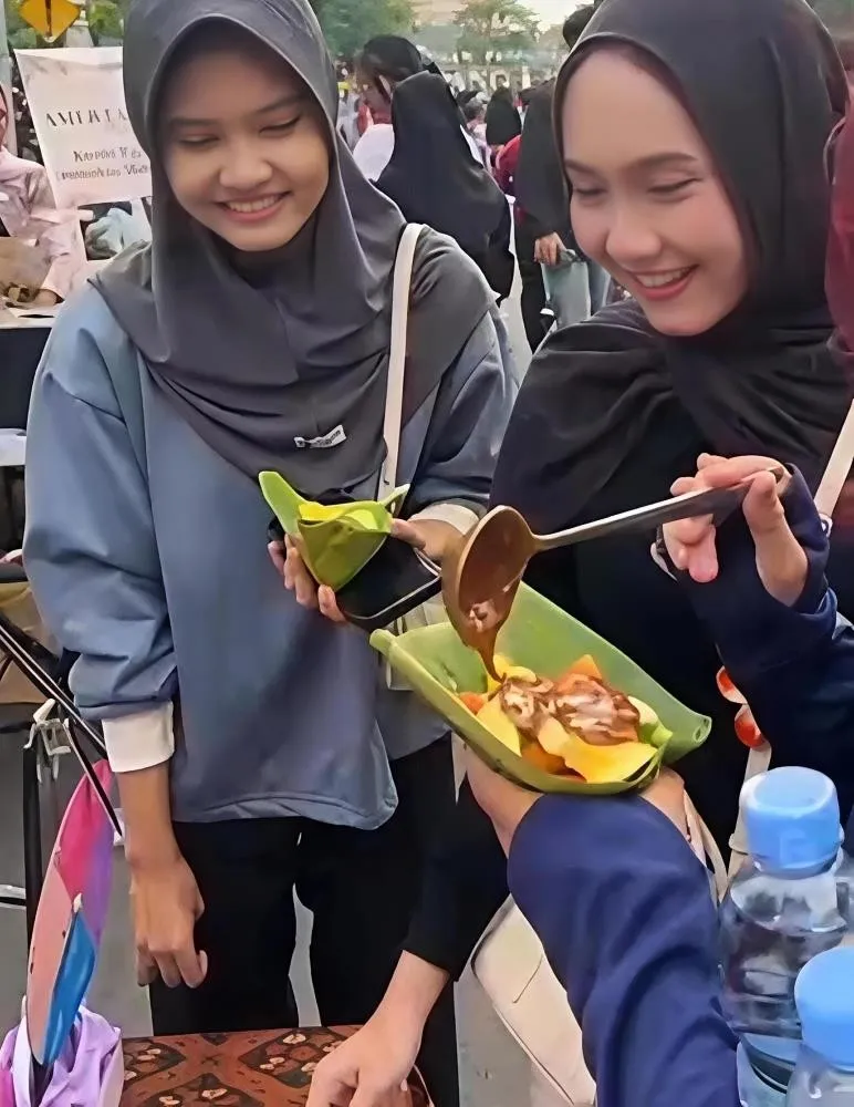 Komunitas Svarna Arkala USM Semarang Gelorakan “Lifestyle Berbudaya” Lewat Yoga Berkain & Mozaik Batik Komunitas Svarna Arkala USM Semarang Gelorakan “Lifestyle Berbudaya” Lewat Yoga Berkain & Mozaik Batik