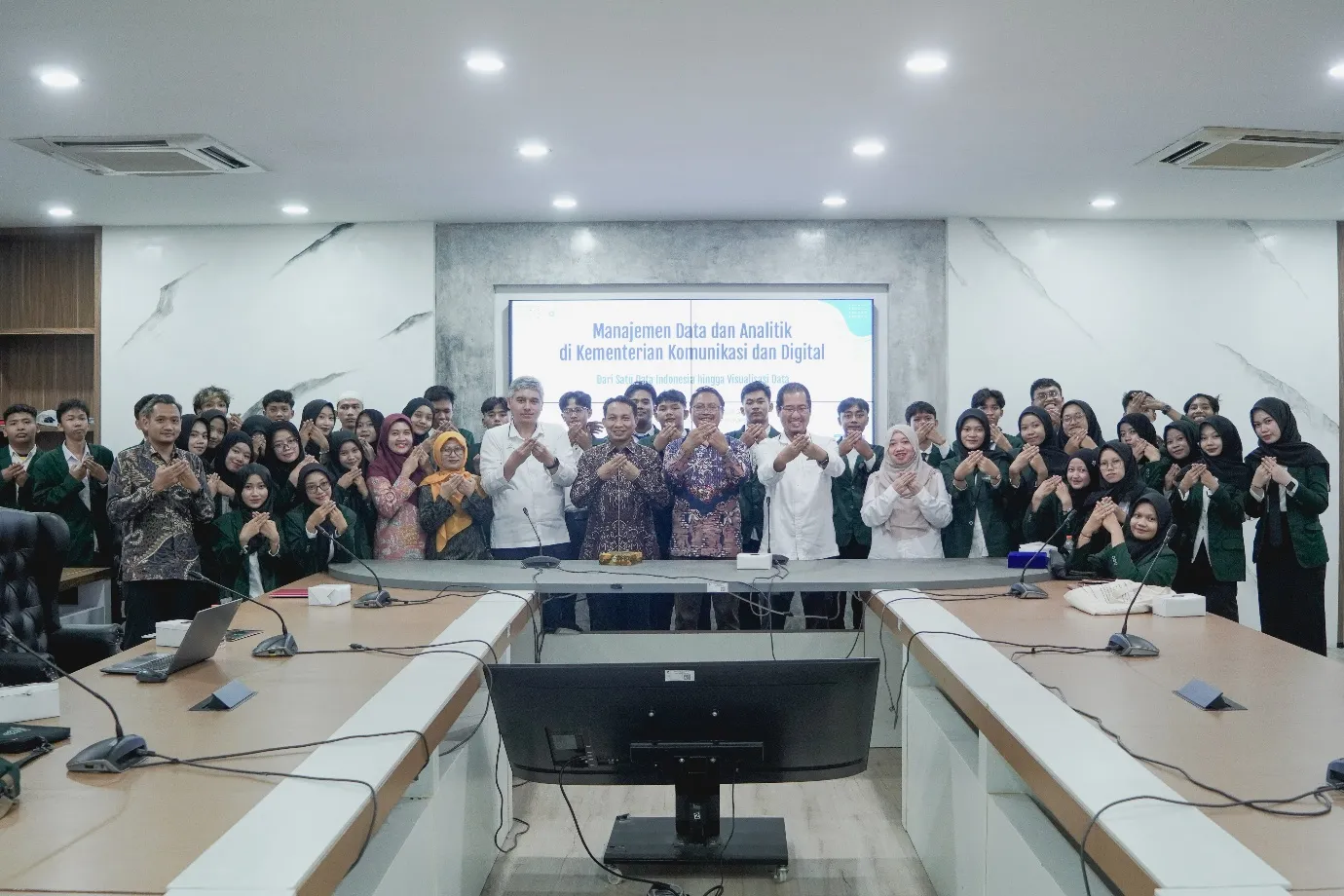 Jejak Riset dan Sejarah, Perjalanan Domestic Student Mobility Prodi Sains Data UIN Gusdur ke Jakarta-Bandung