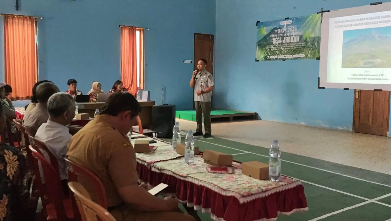 Edukasi Pengelolaan DAS dan Konservasi Lahan, Mahasiswa Tim Hibah MKBM UNS Dorong Pertanian Berkelanjutan di Desa Jrakah Bersama BPP Selo