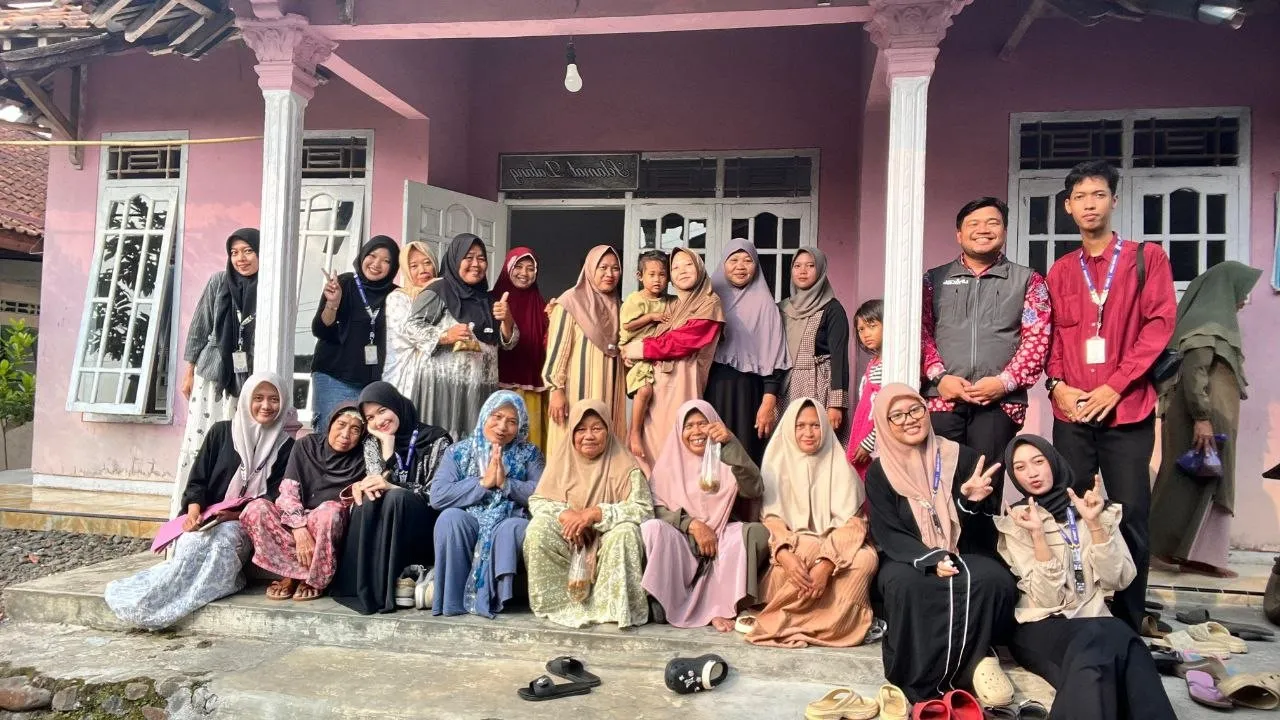 Mahasiswa KKN UNIKAL Bantu Tingkatkan Kesadaran Masyarakat Melalui Edukasi DAGUSIBU di Desa Lolong