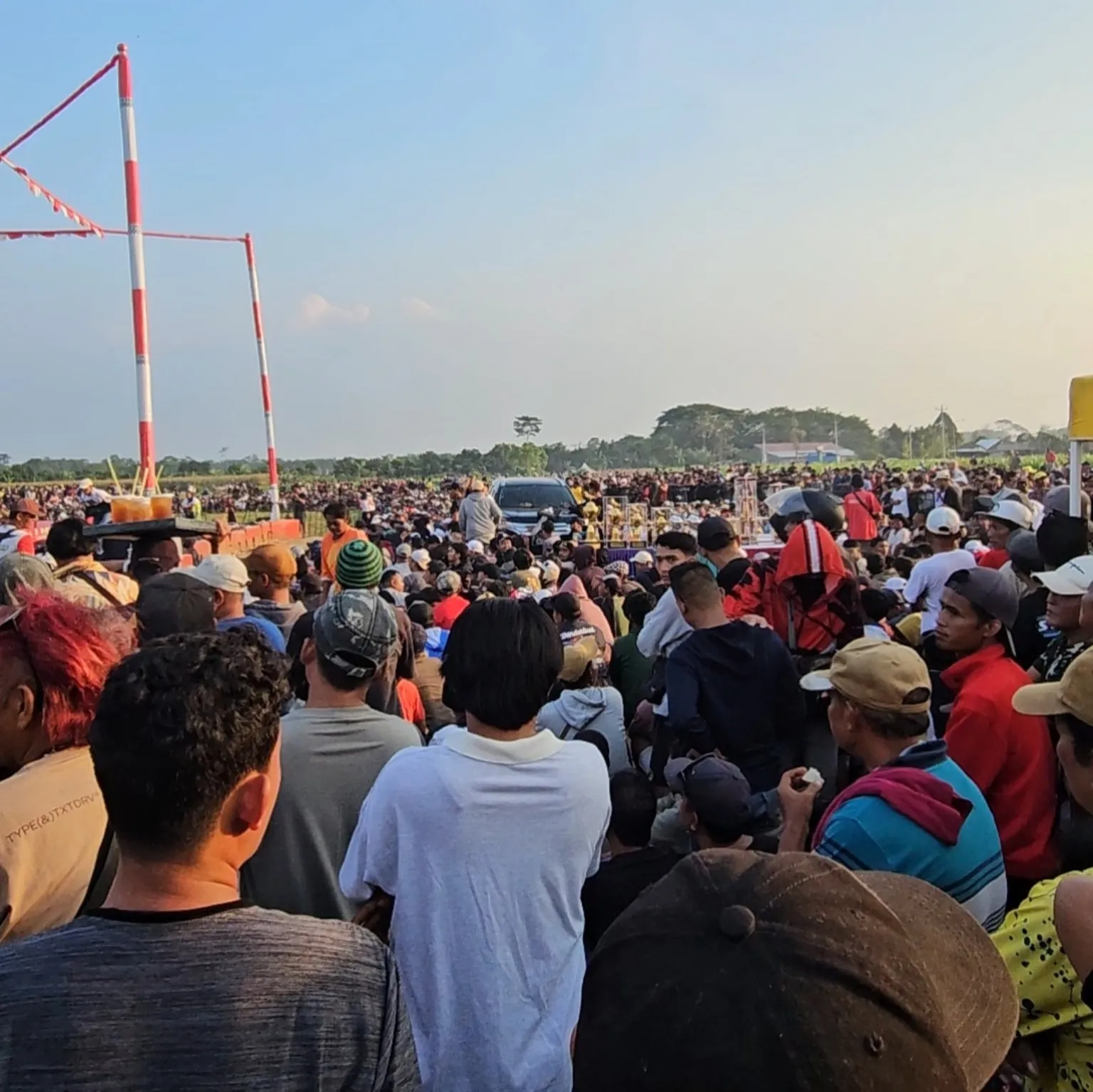 Ribuan Penghobi Padati Kenwood Cup 2026 di Pekalongan, FM FARM KEEPERS Angkat Semangat Pelestarian Budaya Merpati Kolong Bebas Ribuan Penghobi Padati Kenwood Cup 2026 di Pekalongan, FM FARM KEEPERS Angkat Semangat Pelestarian Budaya Merpati Kolong Bebas