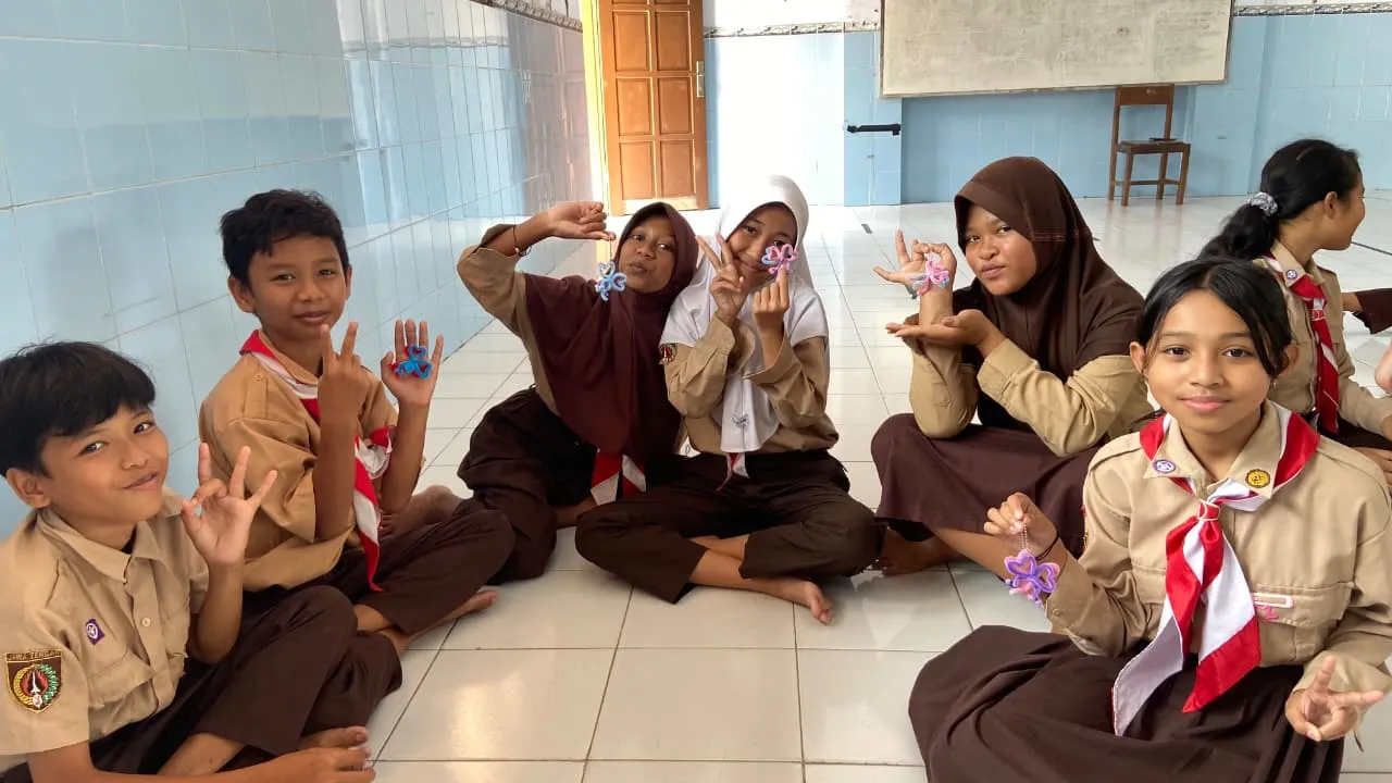 Pemberdayaan Kreativitas Anak Melalui Pembuatan Gantungan Kunci dari Kawat Bulu sebagai Upaya Mengurangi Intensitas Penggunaan Gawai di SDN 2 Sragen