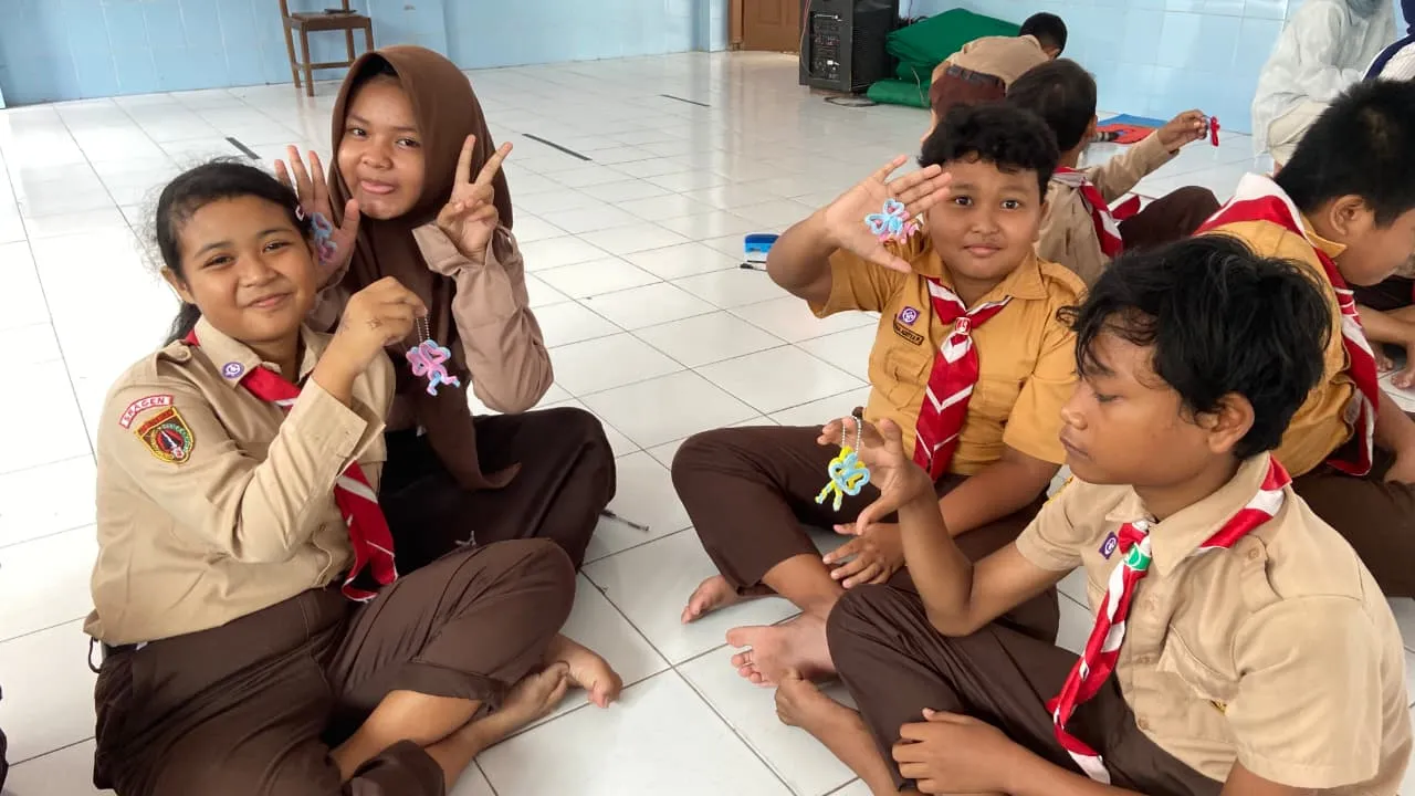 Pemberdayaan Kreativitas Anak Melalui Pembuatan Gantungan Kunci dari Kawat Bulu sebagai Upaya Mengurangi Intensitas Penggunaan Gawai di SDN 2 Sragen