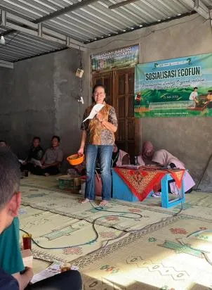 Mahasiswa KKN UNS Gelar EcoFun Project 2, Edukasi dan Praktik Pembuatan Eco-Enzyme untuk Mendukung SDGs melalui Pengelolaan Limbah Organik di Desa Tugu
