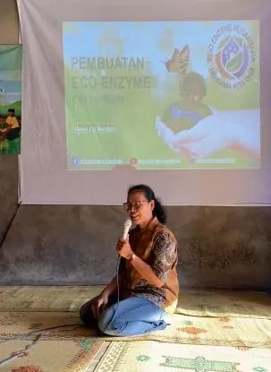 Mahasiswa KKN UNS Gelar EcoFun Project 2, Edukasi dan Praktik Pembuatan Eco-Enzyme untuk Mendukung SDGs melalui Pengelolaan Limbah Organik di Desa Tugu