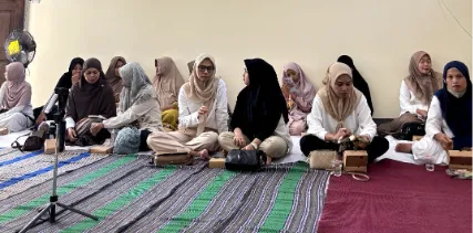 Tim Mahasiswa HIBAH JARPAK PLB FKIP UNS Lakukan Penguatan Orang Tua Anak Autis melalui Focus Group Discussion (FGD) di PKBM Mutiara Al-Islam Surakarta Tim Mahasiswa HIBAH JARPAK PLB FKIP UNS Lakukan Penguatan Orang Tua Anak Autis melalui Focus Group Discussion (FGD) di PKBM Mutiara Al-Islam Surakarta