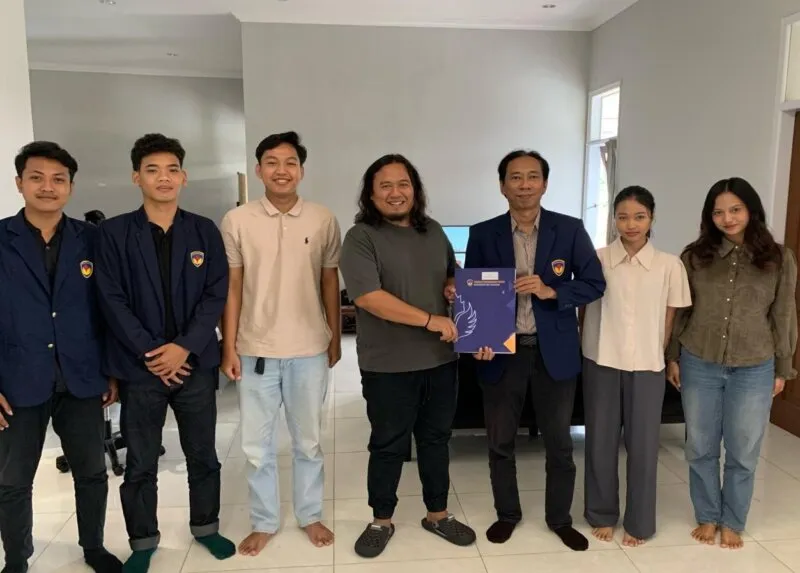 Gambar yang menggambarkan momen bersejarah terkait JATENGKU.