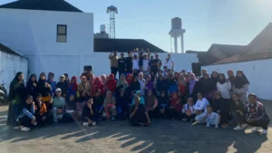 Antusiasme Warga Semarakkan Senam Akbar KKN Alternatif UAD Unit II.B.2